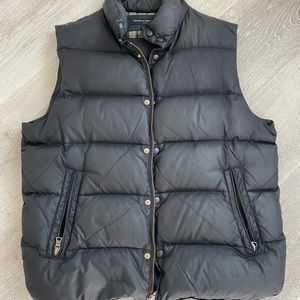Men’s Banana Republic puffer vest medium.